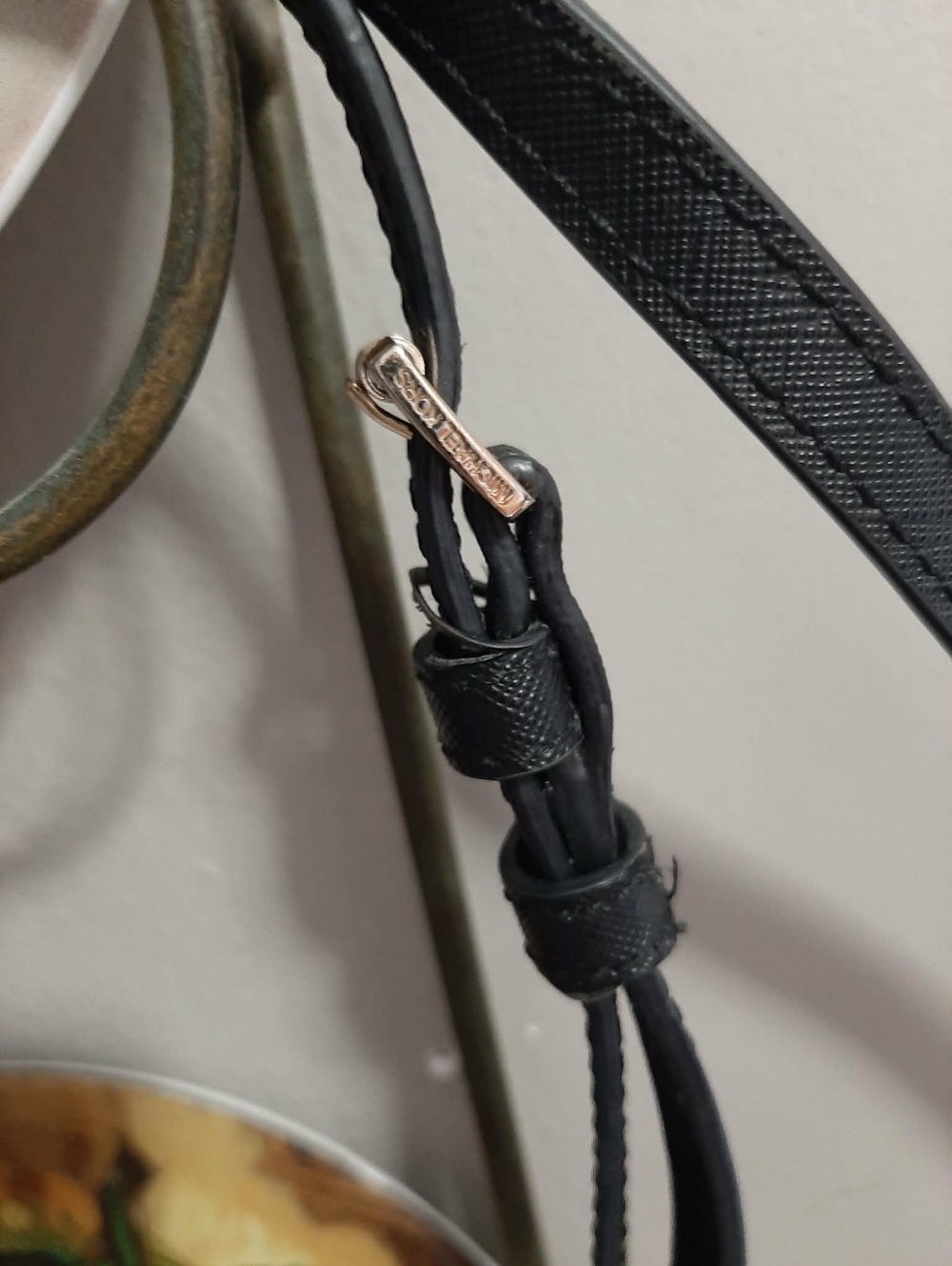 MICHAEL KORS "Kelsey" Large Black Nylon Crossbody Swingpack Bag w/ Gold Fixtures - Picture 4 of 10